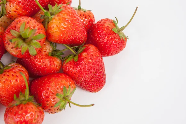 Erdbeere auf weißem Papier Hintergrund — Stockfoto