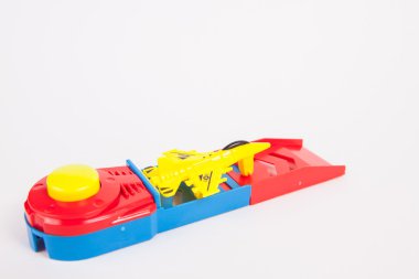 Beyaz Kağıt arka plan üzerinde oyuncak uçak 