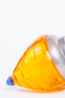 Makaralı (iplik üst beyaz kağıt arka plan üzerinde)