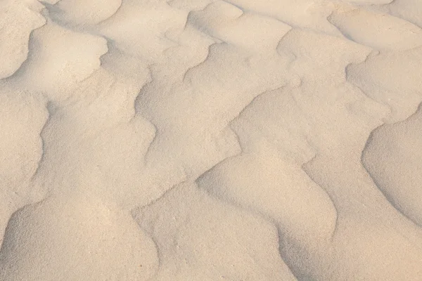 Nahaufnahme des Sandmusters eines Strandes im Sommer (Sandstruktur) — Stockfoto