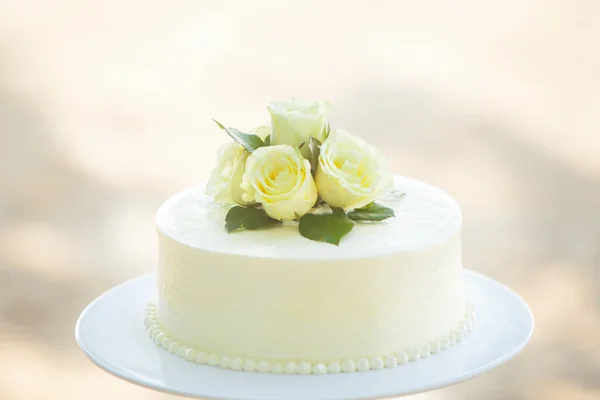 Tarta de boda blanca — Foto de Stock