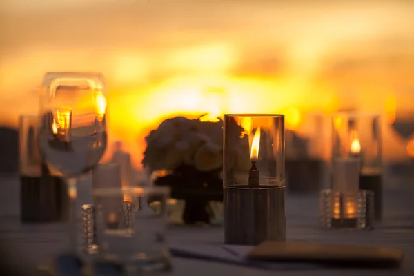 Tischdekoration bei einem Hochzeitsempfang — Stockfoto