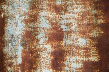 Eski paslı metal plaka
