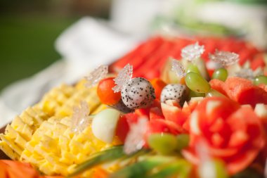 Çeşitli meyveler, düğün yemeği için ayarla