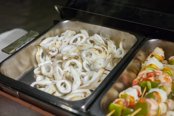 Grillé fruits de mer mélangés grillés dans le dîner de mariage — Photo