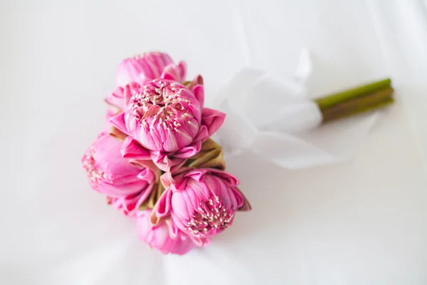 Belo buquê de lótus definido para o dia do casamento — Fotografia de Stock