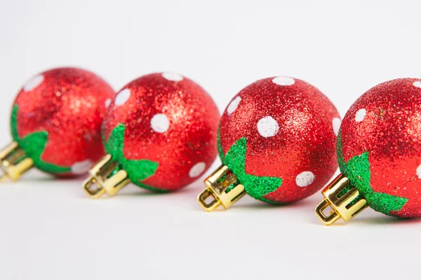 Equipo para decorar árboles de Navidad sobre fondo de papel blanco — Foto de Stock