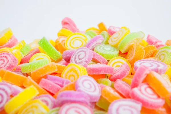 Lezzet meyve, tatlı, jöleli şeker tatlı beyaz kağıda renkli