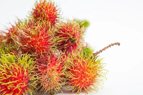 Rambutan tatlı lezzetli meyve beyaz kağıt arka plan üzerinde