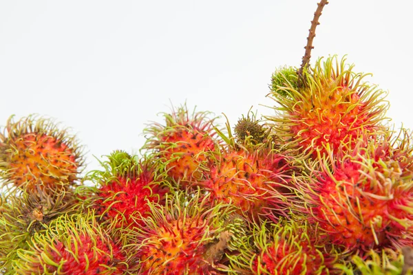 Rambutan süße köstliche Früchte auf weißem Papier Hintergrund — Stockfoto