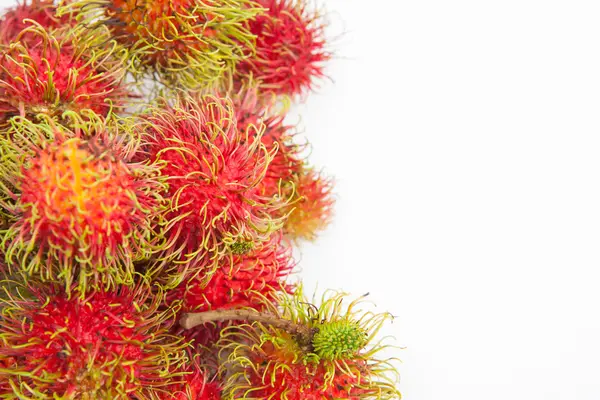 Rambutan süße köstliche Früchte auf weißem Papier Hintergrund — Stockfoto