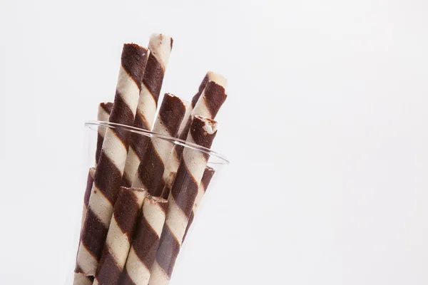 Rollos de gofres de chocolate con crema de chocolate — Foto de Stock