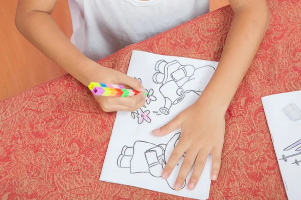 Asian boy Sitting coloring homework teachers assign. — Stock Photo, Image