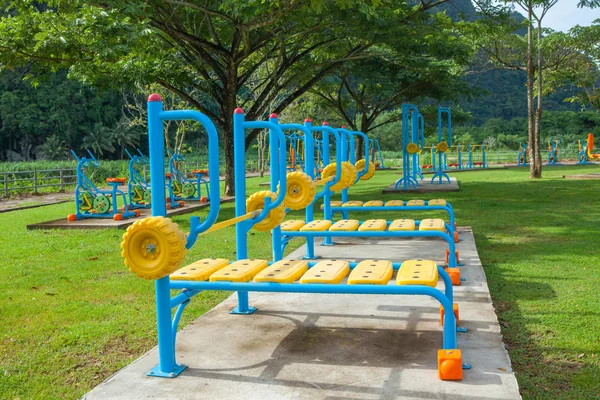 Sabah egzersiz ekipman Tayland at-genel Park