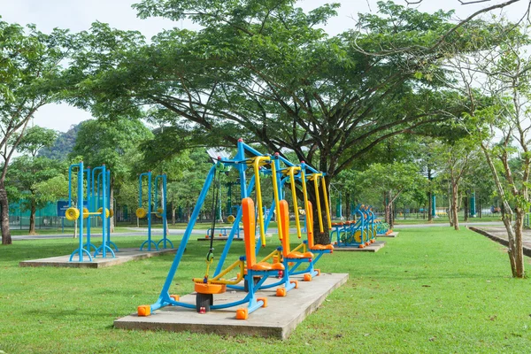 Exercise equipment in public park in the morning at Thailand — Stock Photo, Image