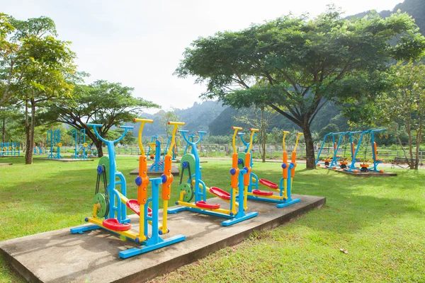 Exercise equipment in public park in the morning at Thailand — Stock Photo, Image