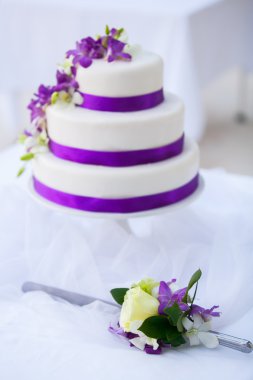 Düğün pastası ile orkide