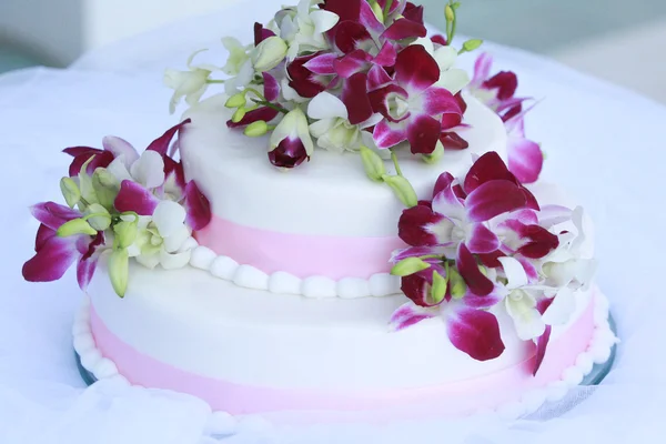 婚礼蛋糕的兰花 — 图库照片