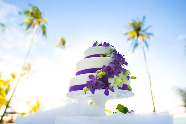 Gâteau de mariage aux orchidées — Photo