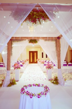 Güzel düğün töreni tasarım dekorasyon öğeleri kemer ile,