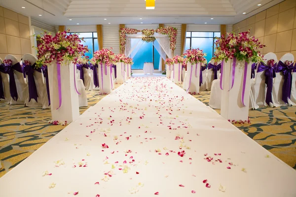 Güzel düğün töreni tasarım dekorasyon öğeleri kemer ile,