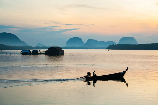 Рыбацкая Лодка Морю Ban Sam Chong Tai Phang Nga Таиланд — стоковое фото