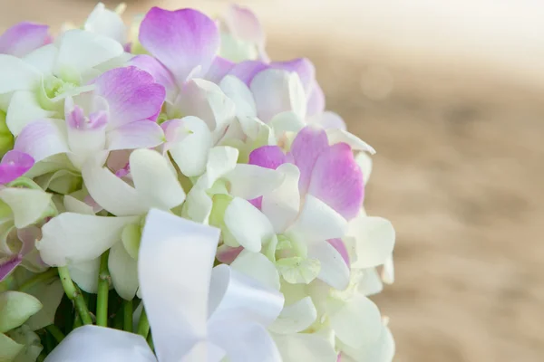 Bruiloft boeket setup op het strand — Stockfoto