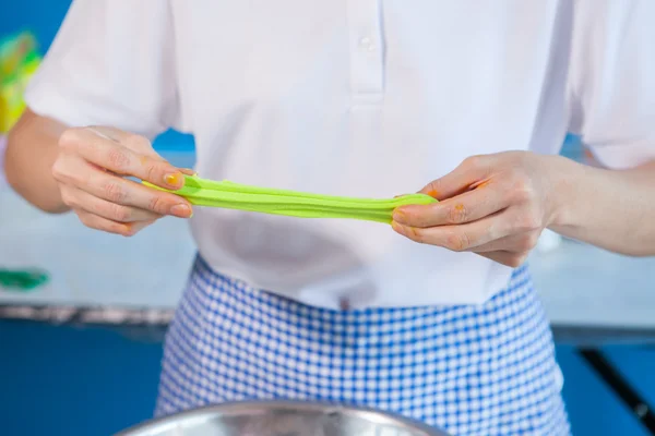 Pasta de goma hecha de azúcar para decorar pasteles — Foto de Stock