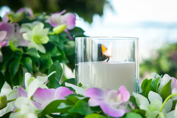 Arranjo floral na praia . — Fotografia de Stock