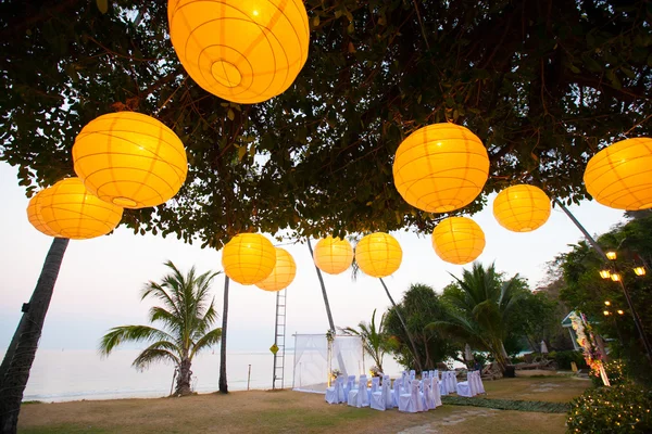 Wunderschöner Hochzeitsbogen am Strand in Thailand — Stockfoto