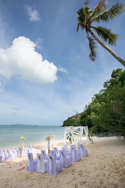 Hermoso arco de bodas en la playa de Tailandia —  Fotos de Stock