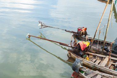 Tay uzun kuyruk balıkçı teknesi 