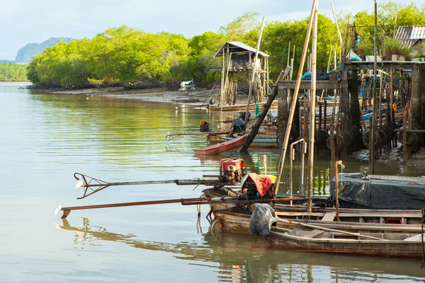 Tajski długi ogon łodzi rybackich — Zdjęcie stockowe