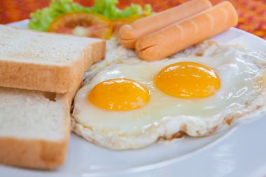 Restoranda Amerikan kahvaltı