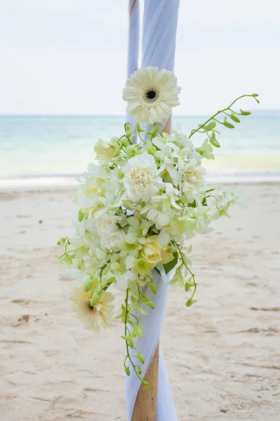 Bruiloft op strand bruiloft setup ingericht — Stockfoto