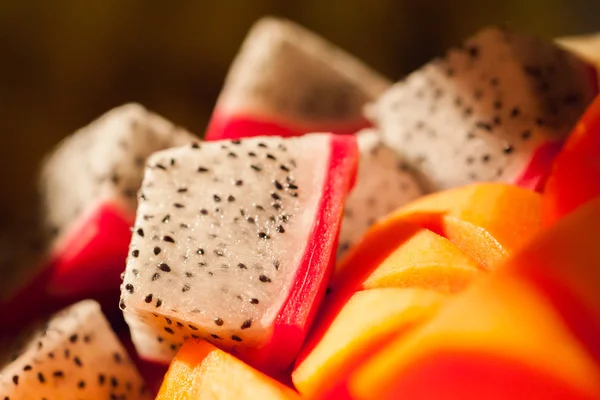 Lebendige und lebendige Drachenfrucht-Set für das Hochzeitsessen — Stockfoto