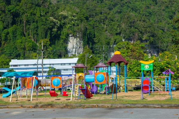 Parque infantil infantil na parte da manhã . — Fotografia de Stock