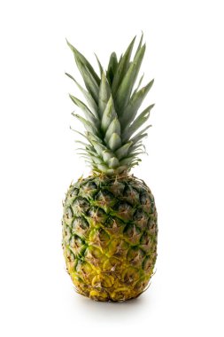 Beyaz arkaplanda izole edilmiş taze ananas