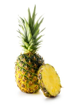 Beyaz arkaplanda izole edilmiş taze ananas