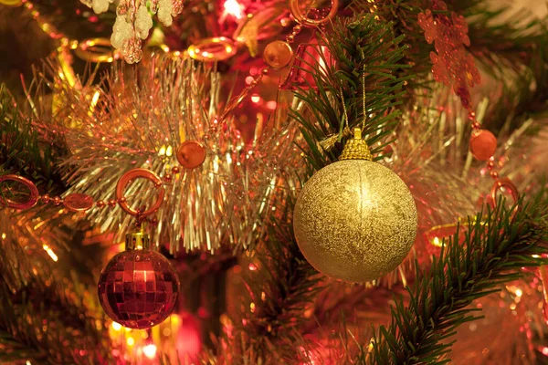 Свет Украшения Рождественской Елке Традиционные Праздники — стоковое фото