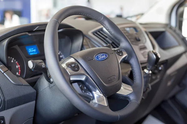Rusya, İzhevsk - 17 Şubat 2021: Ford showroom 'daki yeni modern Transit minibüsün içi. Ünlü dünya markası. Modern ulaşım.
