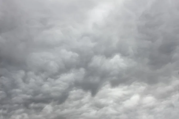 Paysage nuageux majestueux gris — Photo