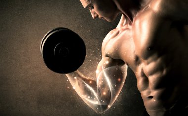 Vücut geliştirici enerji dolu beyaz çizgiler konseptiyle ağırlık kaldırıyor