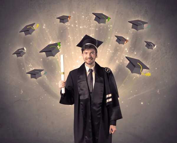 Graduado universitario con muchos sombreros voladores — Foto de Stock