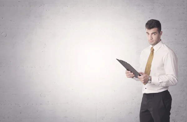 Elegante hombre de negocios con un fondo claro —  Fotos de Stock