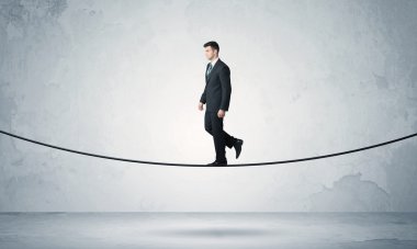 Satış adam sıkı ipe Dengeleme