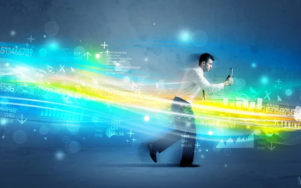 Homem de negócios correndo em conceito de onda de alta tecnologia — Fotografia de Stock