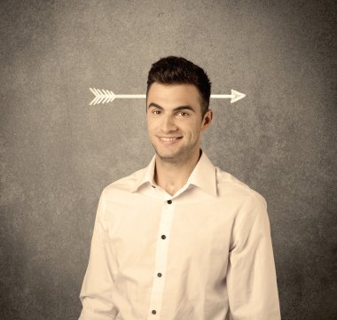 Kafasına bir ok ile genç pazarlamacı