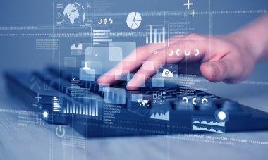 Yüksek teknoloji simgeleriyle elle basılan klavye tuşları