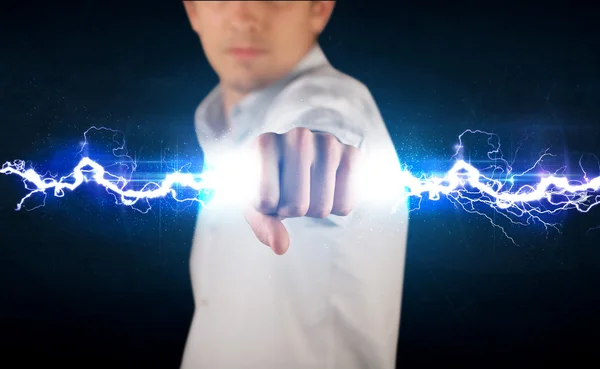 Homem de negócios segurando luz elétrica parafuso em suas mãos — Fotografia de Stock